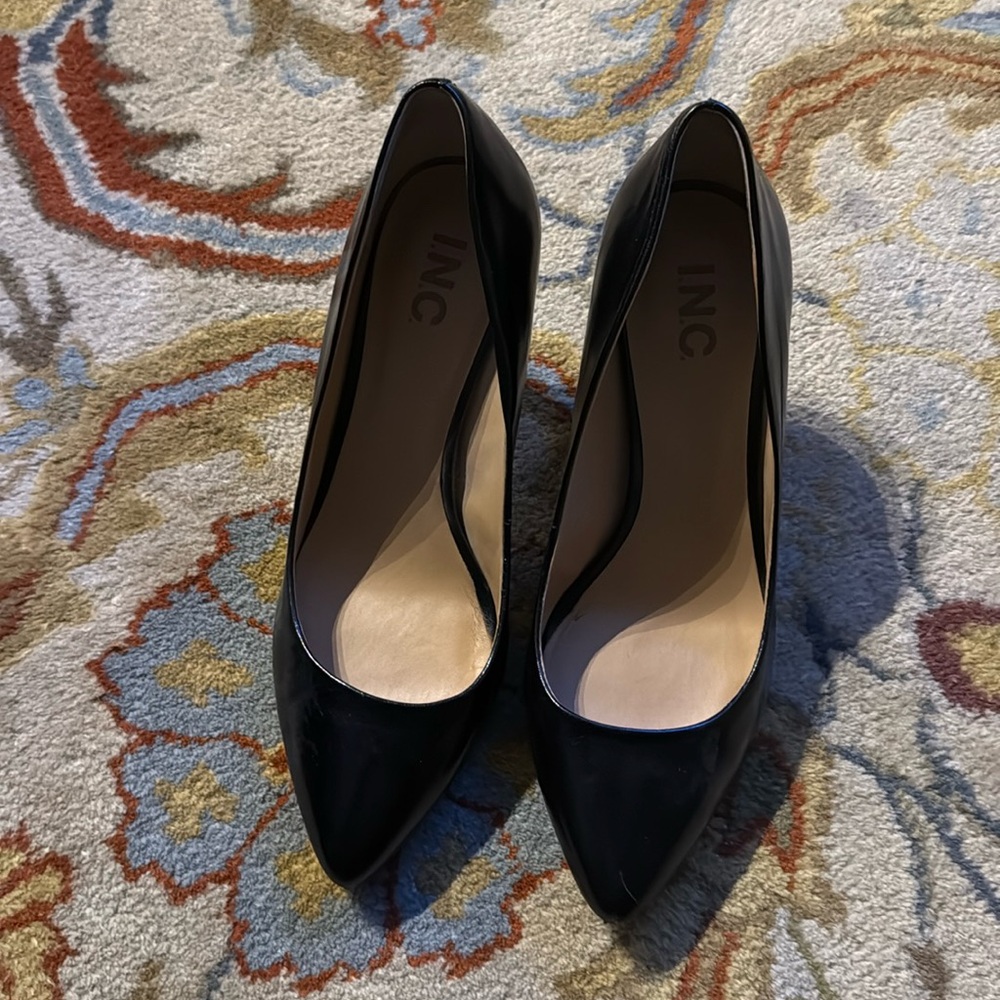 Inc. black leather pumps with pencil heel size 9m